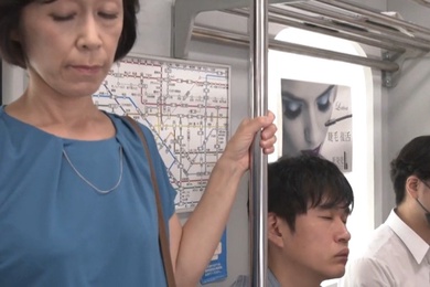 IRO47人妻痴漢電車被搞上的五十路母親2