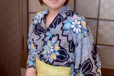 看到她穿着浴衣就兴奋 杉山亚子