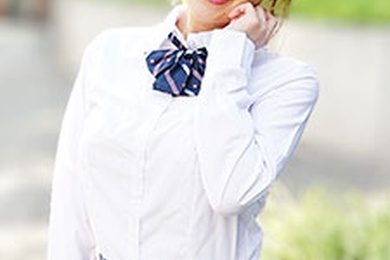 制服时代～一边看镜头一边被挑逗被射精～上原里美