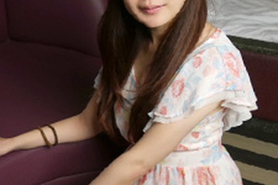 我会用美优的小嘴舔你的鸡巴。羽田美优