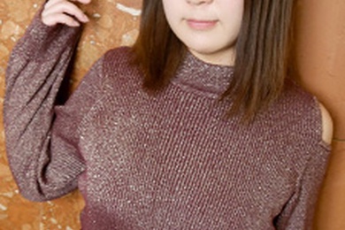 有人向我介绍了一个胸部丰满、皮肤紧致、热爱性的女孩。伊藤真名